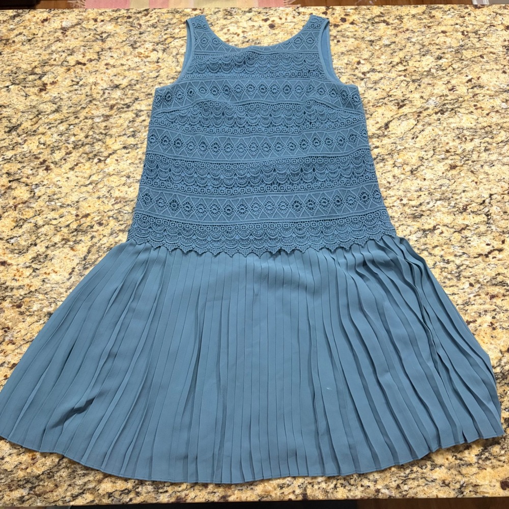 NEW LOFT Blue Crochet Lace Pleated Sleeveless Shift Dress Size 0 ws